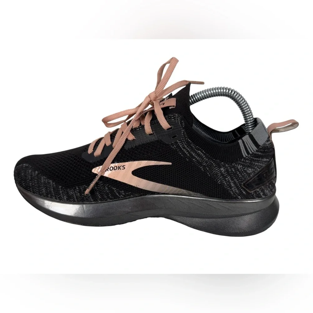 Brooks Womens Levitate 4 1203351B041 Black Running Shoes Sneakers Size 8 B